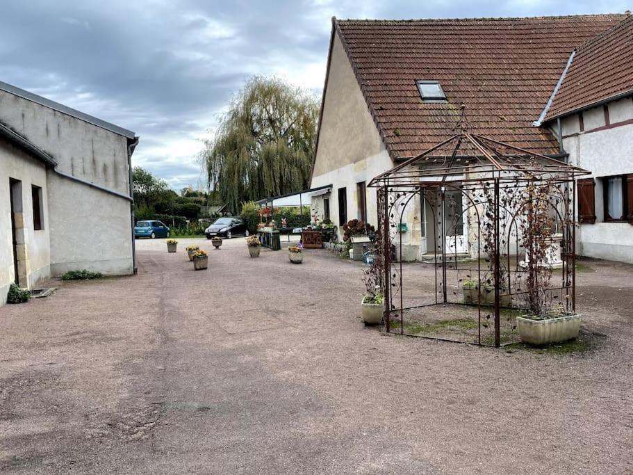 Charmant T2 Au 1Er Dans Residence Avec Parc Arbore Saint-Pierre-le-Moutier Exterior photo