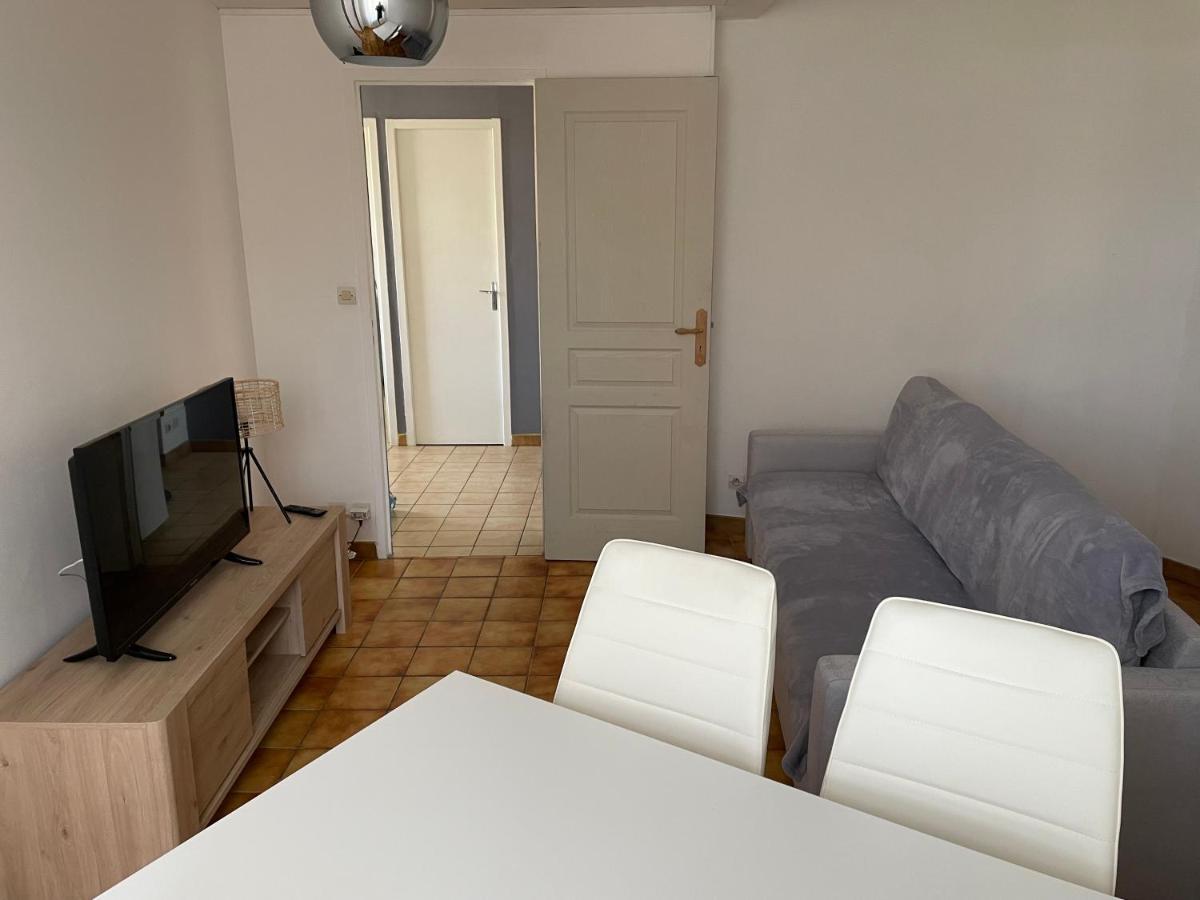 Charmant T2 Au 1Er Dans Residence Avec Parc Arbore Saint-Pierre-le-Moutier Exterior photo