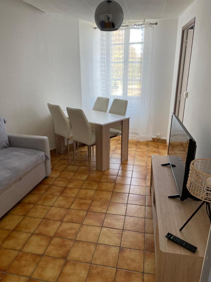 Charmant T2 Au 1Er Dans Residence Avec Parc Arbore Saint-Pierre-le-Moutier Exterior photo