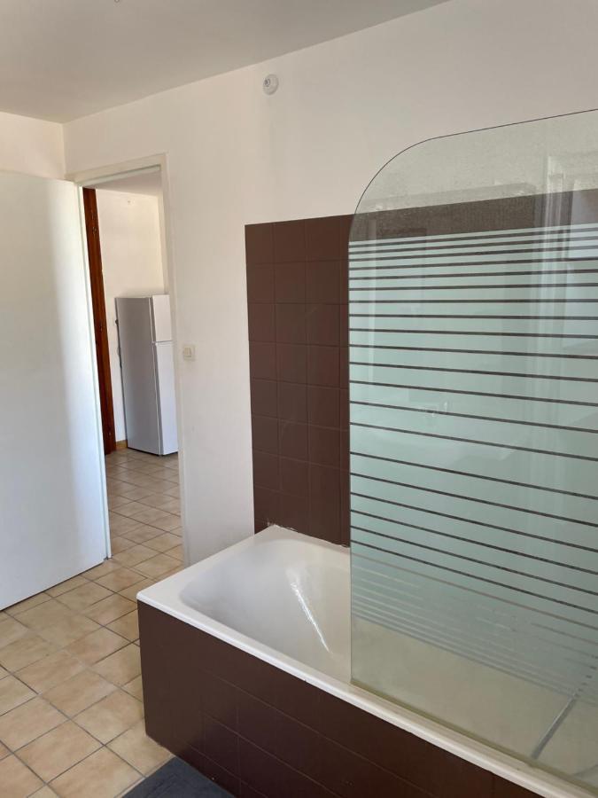 Charmant T2 Au 1Er Dans Residence Avec Parc Arbore Saint-Pierre-le-Moutier Exterior photo