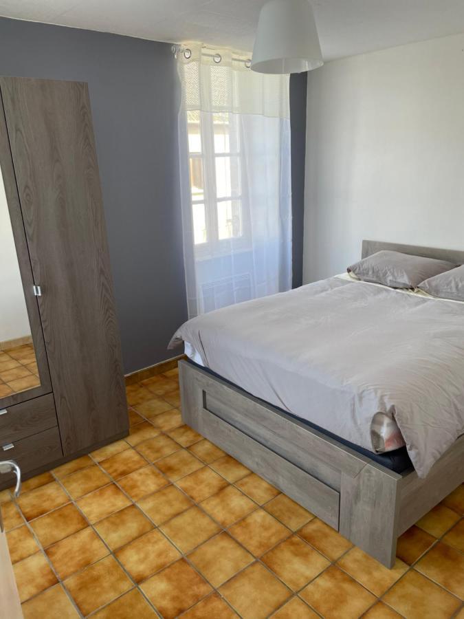 Charmant T2 Au 1Er Dans Residence Avec Parc Arbore Saint-Pierre-le-Moutier Exterior photo